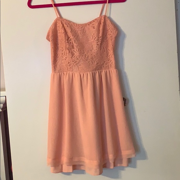 π₯Adorable Vera Wang Pink Dress with Open Backπ - Picture 3 of 9